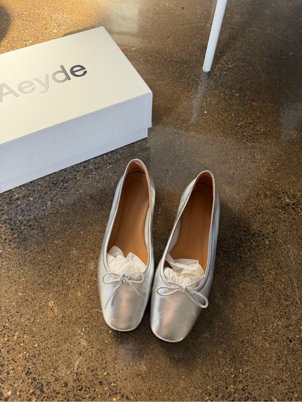 Aeyde Delfina Bow-Detailed Silver Metallic Leather Flats size 38.5